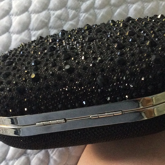 Elegant evening clutch with crossbody chain - Picture 6 of 8